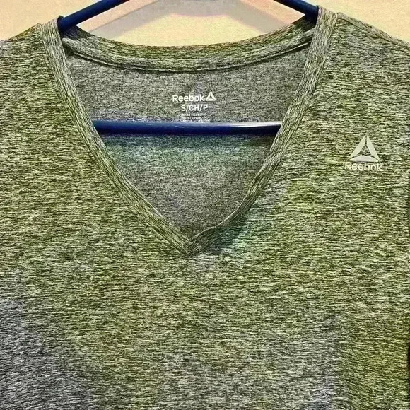 Reebok Top🔥 - Picture 5 of 5